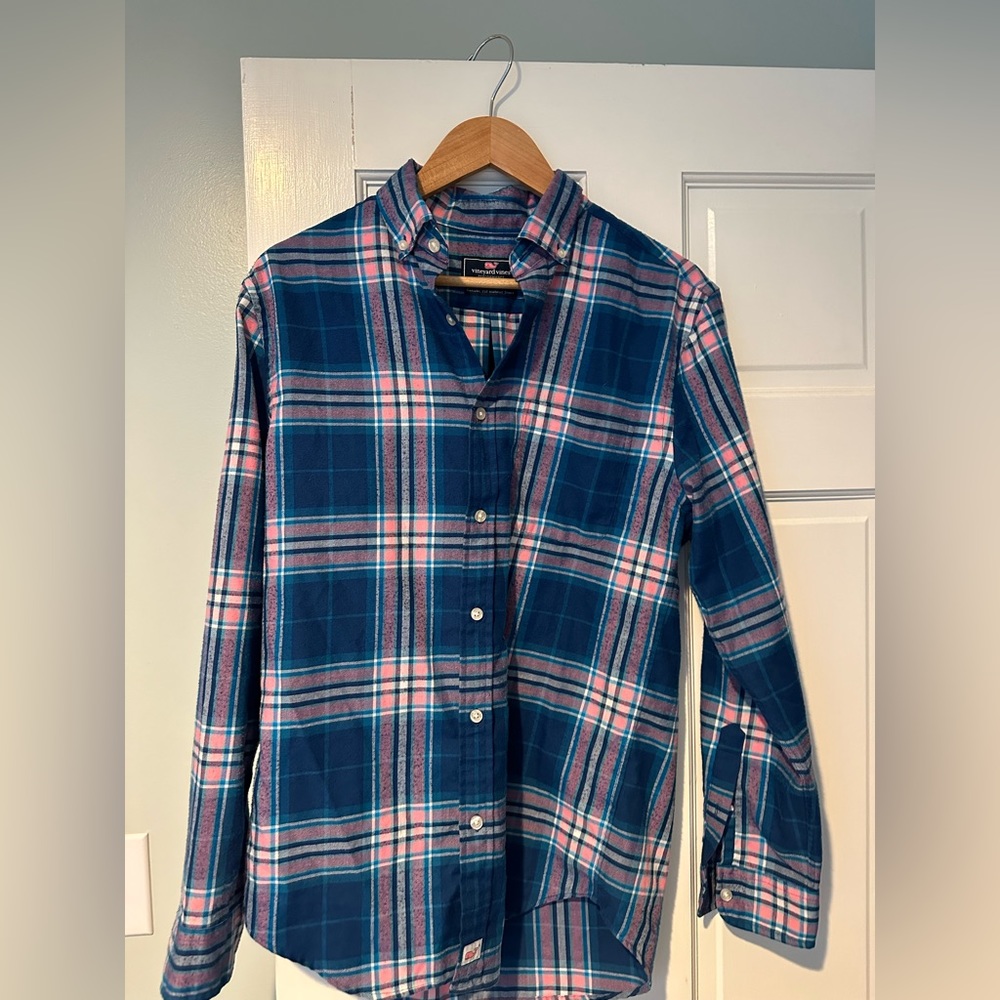 Vineyard vines button down shirt